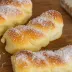 Zoete broodjes bestrooid met geraspte kokos
