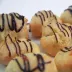 Soesjes met strepen chocolade