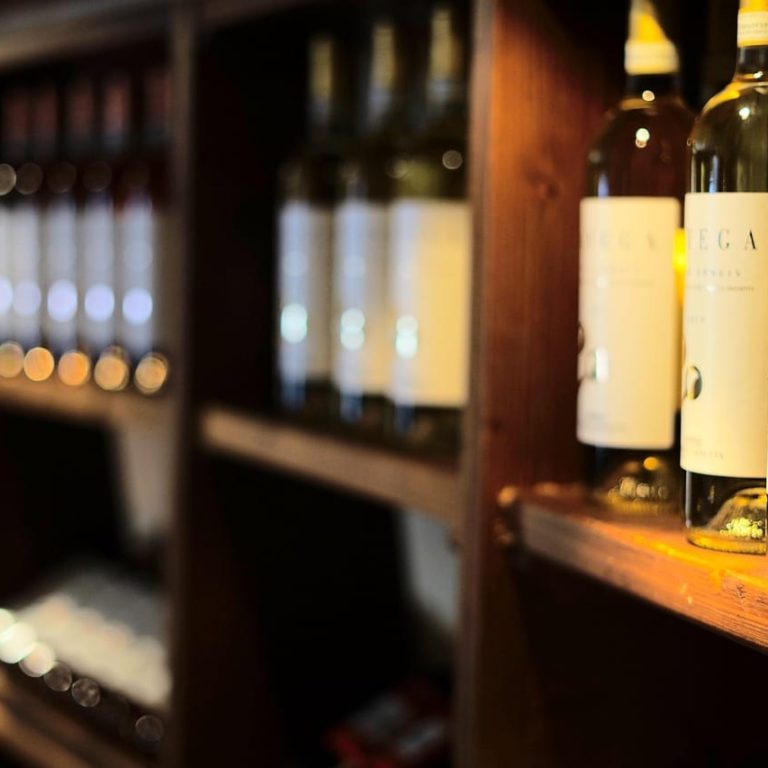 staand of liggend, in de koelkast of kelder. Voorkom smaakverlies en geniet langer van je favoriete wijn!